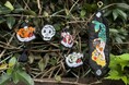 【横須賀市】スカジャン柄刺繍のアクセサリーを9月29日～オンライン・店舗で発売　SUKACAPに続くお土産品シリーズ第2弾