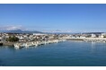 家族で紡ぐ夏の思い出。海・食・癒やしが交差する港町・用宗エリアの魅力をご紹介街から一番近い海辺のオアシス。家族のペースで楽しむ「用宗時間」