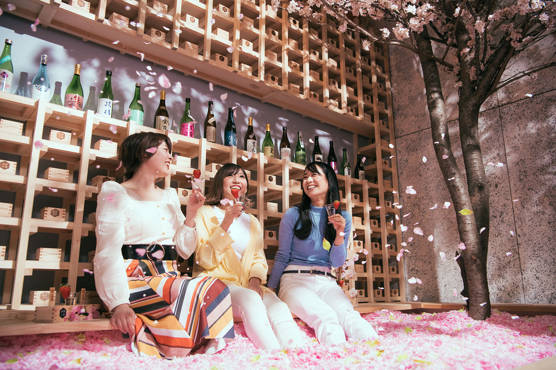連日1時間半待ち！120万枚の花びらに埋もれるチルアウトバー！今年は「食べる花見」を加えて、渋谷で初開催！SAKURA CHILL BAR 2020 by 佐賀