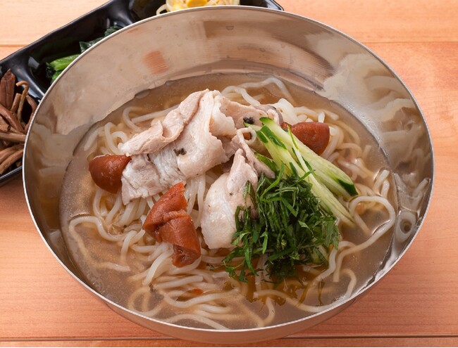 梅しそ冷麺（3種ナムル付き）　　790円（税込869円）