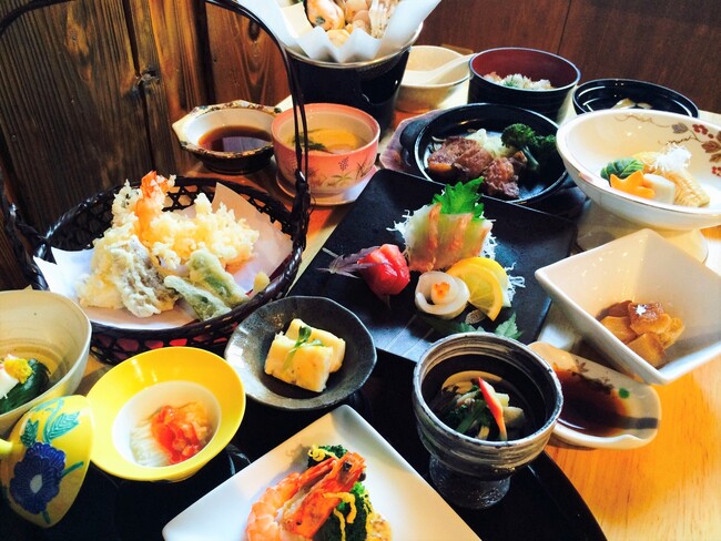 海の幸満載の夕食　（一例）※イメージ