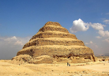 最古のピラミッド　階段ピラミッド（画像提供：ワールドコンパス）