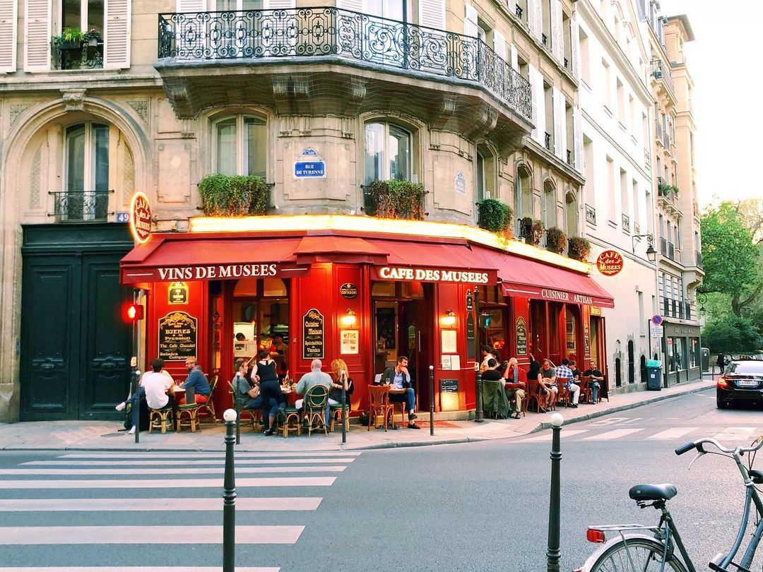 美食の街パリの老舗ビストロ「カフェ・デ・ミュゼ」貸切生中継！「おいしいパリを探しに」日本人シェフ密着オンラインツアー発売｜KNT－CT HDの