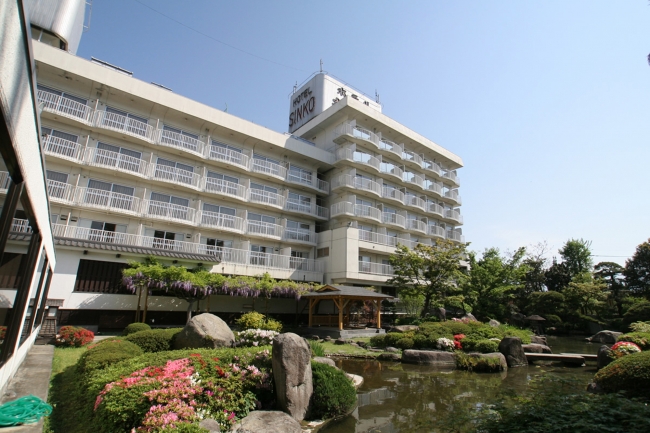 自家源泉の天然温泉と日本庭園が自慢の大江戸温泉物語「ホテル新光」