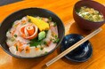 兄から受け継いだ場所で、岩手の海を届ける。盛岡・海鮮居酒屋「糸〜ito〜」が7月6日、県産食材を使った「岩手三陸丼」の提供を開始