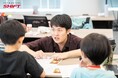 猛暑時代の「夏休みの子どもの居場所」問題に、“親が働く企業”が挑む　従業員が講師を務める「シフトモKidsサマースクール2026」を開催