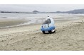 海岸清掃ロボット1号機が完成、福岡県宗像市の海岸で自律走行とごみ回収の実証に成功
