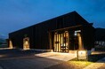 愛車を“停める”のではなく“飾る” 車・バイク好きのためのガレージヴィラ「Garage Resort Neutral Katsuyama」開業