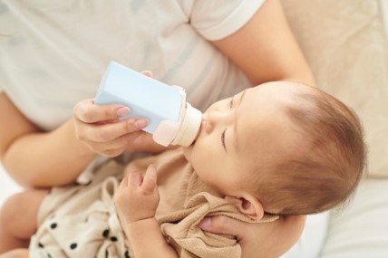 育児の課題解決 赤ちゃんがいつでもどこでも紙パック飲料を直接飲める チュチュ 紙パック用乳首 株式会社 赤ちゃん本舗のプレスリリース