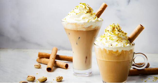 左から「アイスドルチェプレッソ カンノーロ」715円、「ドルチェエスプレッソ カンノーロ」715円 左から「アイスドルチェプレッソ カンノーロ」715円、「ドルチェエスプレッソ カンノーロ」715円