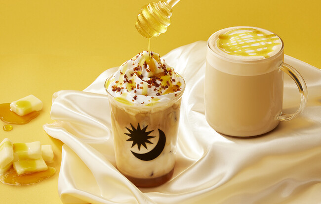 左から「アイスバタースコッチカフェラテ」「バタースコッチカフェラテ」 左から「アイスバタースコッチカフェラテ」「バタースコッチカフェラテ」