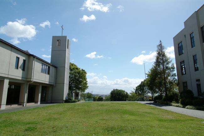 聖母被昇天学院　中庭