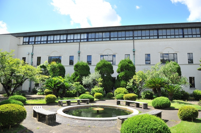 大阪聖母女学院　中庭