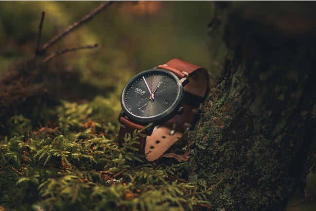 トナカイの革ベルトの腕時計（40mm）49,500円（ロフィエ）