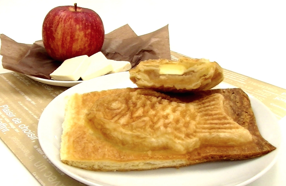 たい焼き型をしたアップルパイ が新登場 ５月１４日 土 発売 手持ちでサクサク が人気 テスト販売で２００個完売 有限会社マミーズのプレスリリース