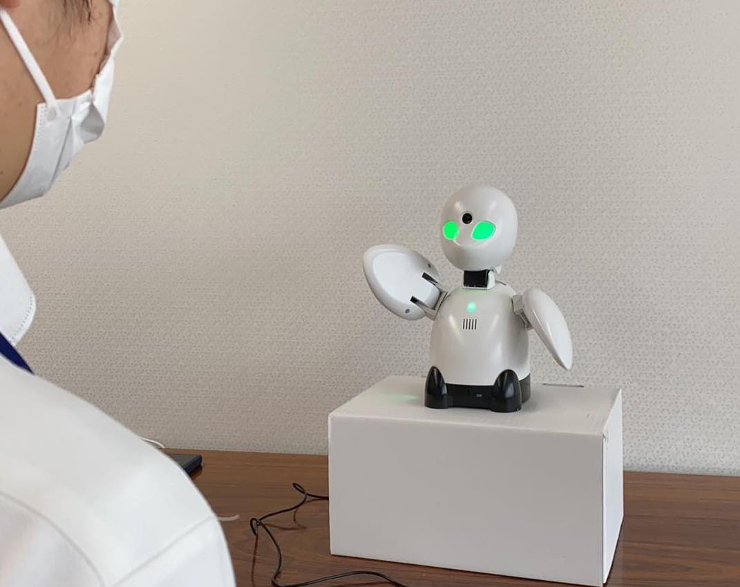 オリィ研究所の分身ロボット「OriHime」、神奈川県の新型コロナウイルス感染症患者の宿泊療養施設2箇所に導入