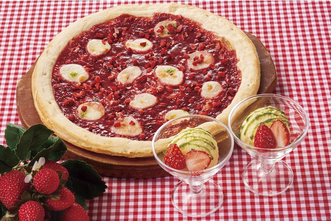 「苺のマルゲリータ風ピザ」と「苺と洋梨のソルベ バジルソース」
