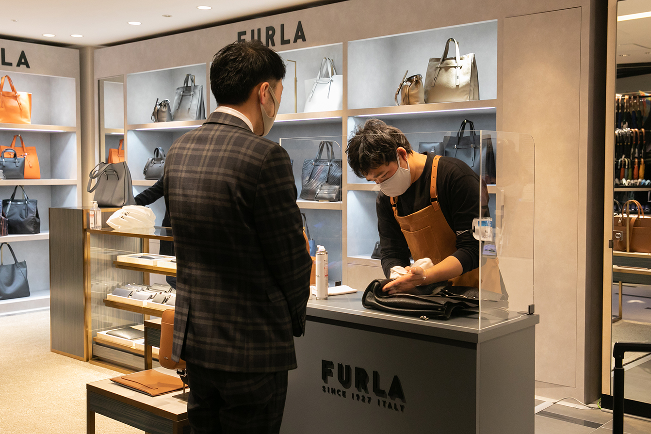 Hitowaライフパートナーの 靴専科 Furla のバッグに光触媒抗菌加工を無料サービス Hitowaホールディングス株式会社のプレスリリース