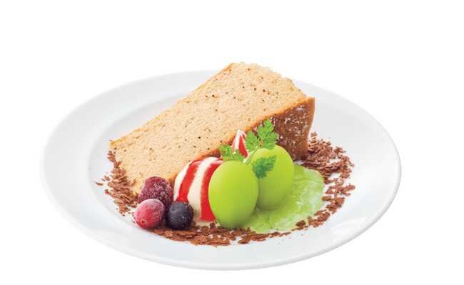 シャインマスカットと紅茶シフォンケーキ　４９９円(税込５４８円)