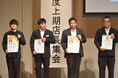吉野家、「肉盛り実技グランドチャンピオン大会」と「キッチンマスターチャンピオン大会」の優勝者を表彰