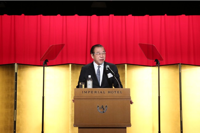 スピーチを行うPPIHグループ創業会長 兼 最高顧問　安田隆夫