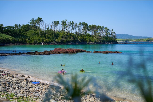 小値賀島の澄んだ美しい海の風景