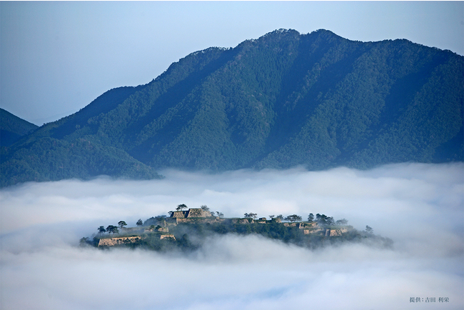 特上の雲海 「天空の城」や「日本のマチュピチュ」とも呼ばれる竹田城跡