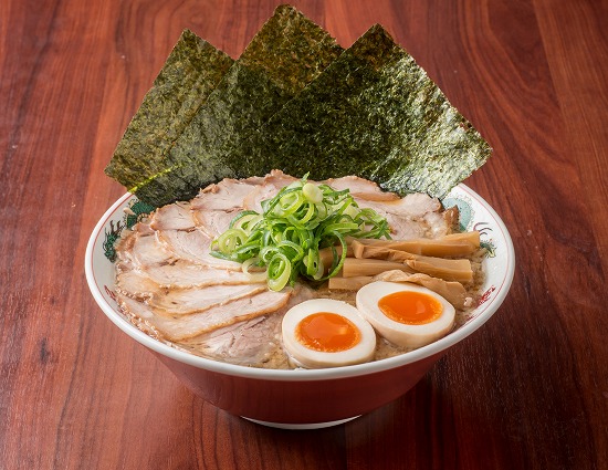 京都北白川 ラーメン魁力屋 特製醤油厳選全部のせラーメン が新登場 株式会社魁力屋のプレスリリース