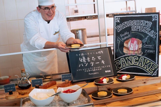 シェフが目の前で焼き揚げるパンケーキ