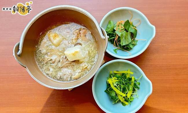 「名寄産きり餅を炭火で焼き上げました。北海道食材×ベトナム餅料理＝『朝の雑煮鍋』」