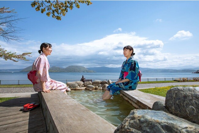 色浴衣を着て足湯でリラックス! 色浴衣を着て足湯でリラックス!