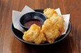 にんべんコラボで鳥貴族の人気グランドメニュー2品がリニューアル! 鰹節専門店の白だしで漬け込んだ「とり天-梅肉ソース添え-」「チキン南蛮」 2024年10月1日より鳥貴族にてリニューアル発売