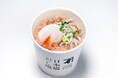 とろ~り温泉玉子のコクとしらすの旨みが秋の食欲をそそる! 「温玉しらすのせかつぶしめし」 「日本橋だし場 本店」にて9月1日新発売
