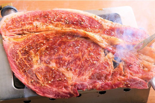 名物!!黒毛和牛のはみ出るカルビ　1,680円（税込1,848円）