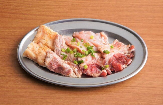 　一番人気メニュー、ホルモン4種盛りの「ふたご盛り」1,380円（税込1,518円）が当たるかも！