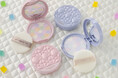 【キャンメイク】大人気フェイスパウダー「～Abloom～シリーズ」から“キルティングデザイン”限定パッケージが登場！2025年10月下旬より発売
