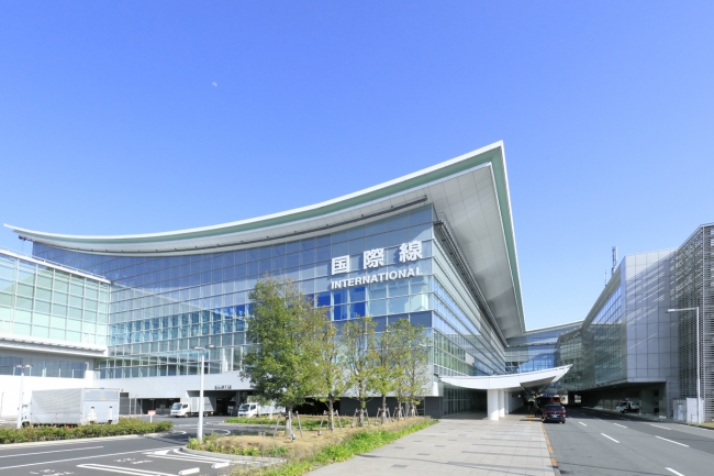 ポケットチェンジ端末が設置された羽田空港国際線ターミナル (素材提供：東京国際空港ターミナル株式会社）