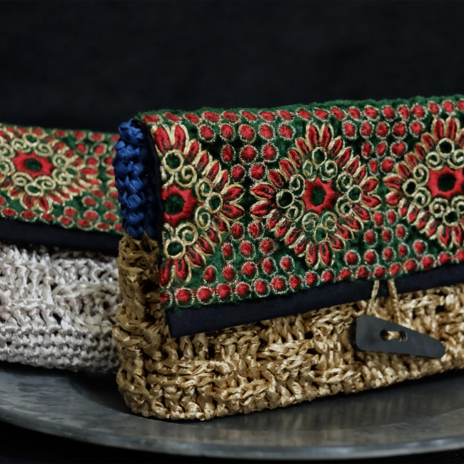 インド刺繍のクラッチバッグ税込5,600円