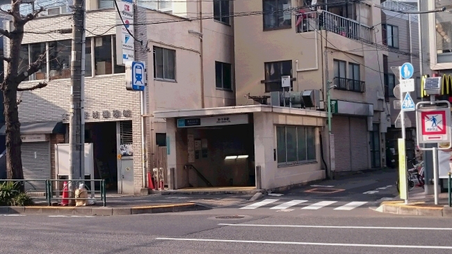 新中野駅2番出入口付近