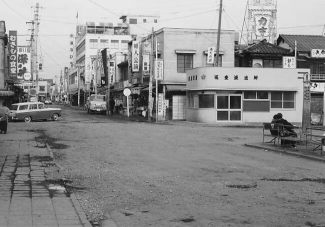 昭和40(1965)年の飯能駅前の様子