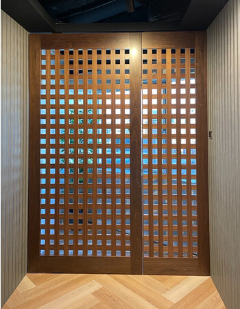 パーテーションにもなる半回転ドア 「ソリスト」