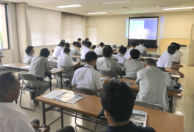 勉強会に参加した、福岡県庁や朝倉県土整備事務所の約30名の職員