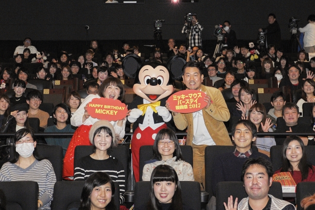 ミッキーマウスがサプライズ登場 Fujiwara 藤本さん 森三中 黒沢さんがミッキーファンの皆さんとミッキーのバースデーイベントを開催 ウォルト ディズニー ジャパン株式会社のプレスリリース
