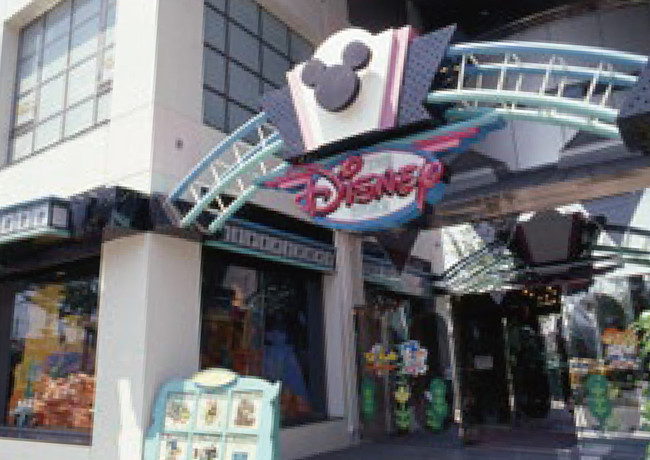 ディズニーストア 横浜本牧店　(C) Disney