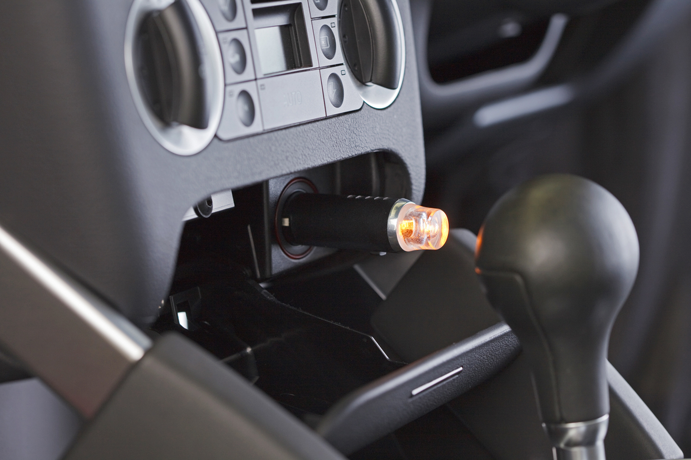新発売 本革仕様の車用アロマディフューザー Drive Time Leather 2月8日 アットアロマ株式会社のプレスリリース