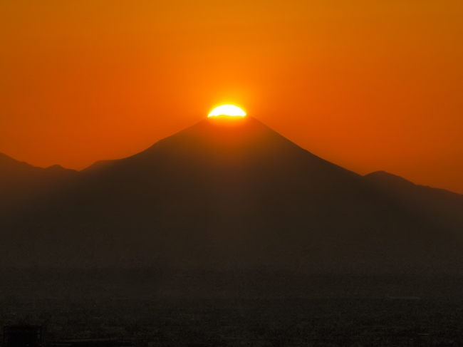 ダイヤモンド富士 1年間で数日しか見られない レア富士山 専門員によるカメラ撮影解説も 株式会社サンシャインシティのプレスリリース