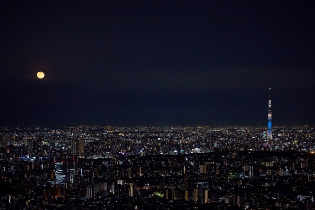 日本百名月認定サンシャイン60展望台からの月
