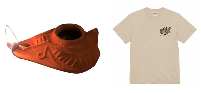 左：ランプ陶製レプリカ（3,300円）、右：コブウシ土偶Tシャツ（2,420円）
