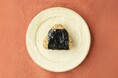 オルビス、完全食おにぎりブランド『COCOMOGU(ココモグ)』より新ラインナップ「塩麹で旨味引き立つ鮭ほぐしと野沢菜のおにぎり」2025年6月25日(水)専用オンラインストアで販売開始