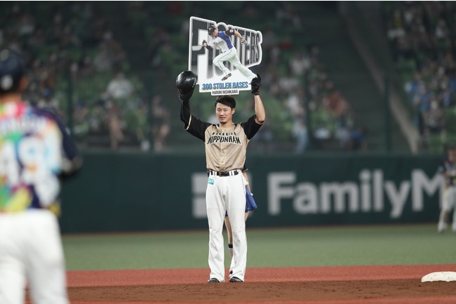 スポーツチーム公認オークション「HATTRICK」、西川遥輝選手通算300盗塁達成記念 北海道日本ハムファイターズ マイルストーン・オークションを開催！ ｜バリュエンスホールディングスのプレスリリース